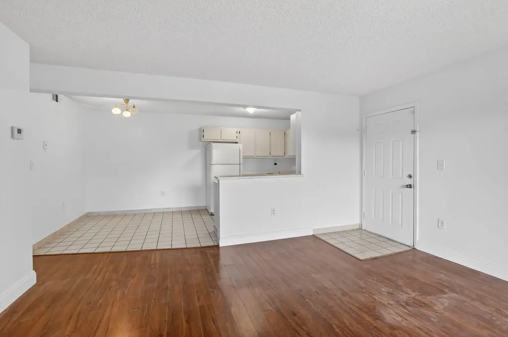 300 Palm Circle W Pembroke Pines FL 33025