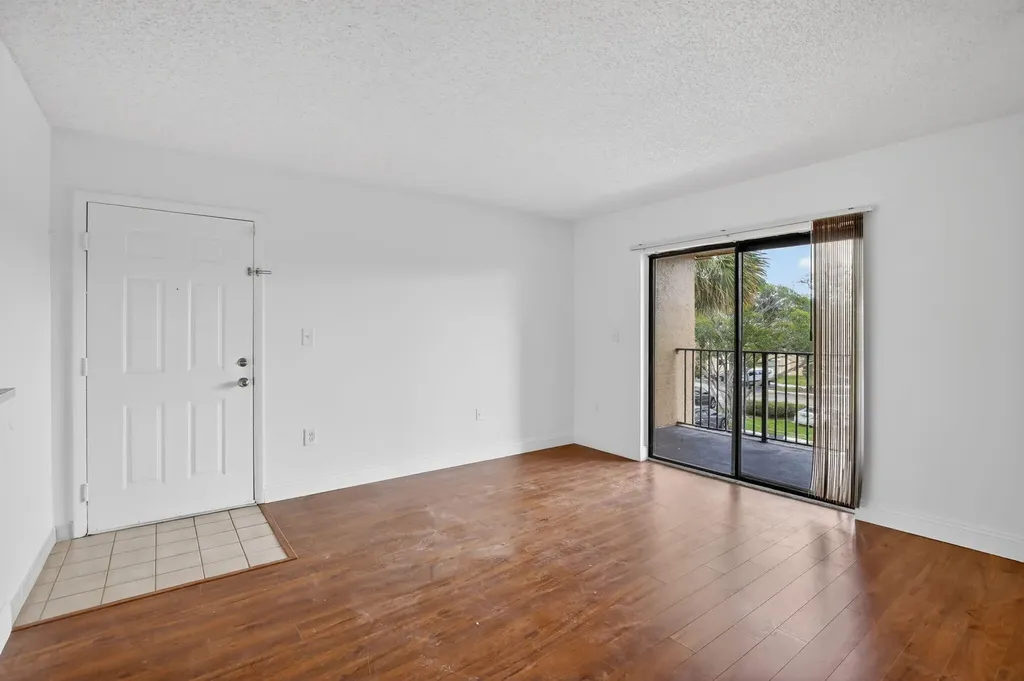 300 Palm Circle W Pembroke Pines FL 33025