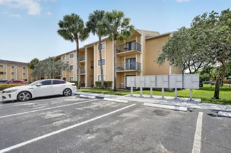 300 Palm Circle W Pembroke Pines FL 33025