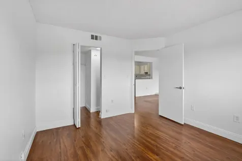 300 Palm Circle W Pembroke Pines FL 33025