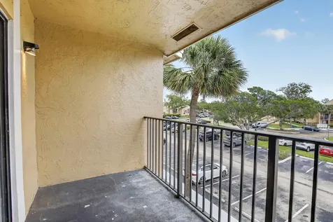 300 Palm Circle W Pembroke Pines FL 33025