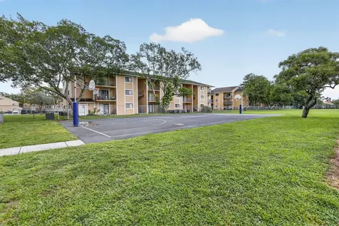 300 Palm Circle W Pembroke Pines FL 33025