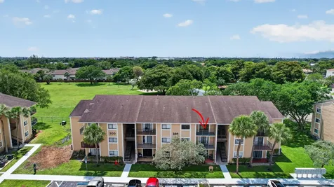 300 Palm Circle W Pembroke Pines FL 33025