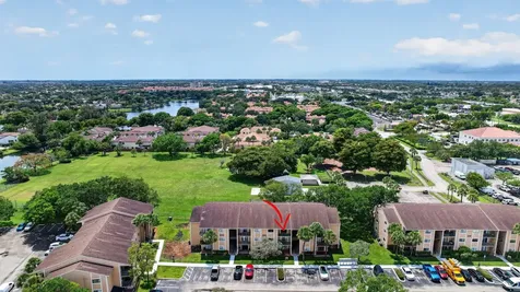 300 Palm Circle W Pembroke Pines FL 33025