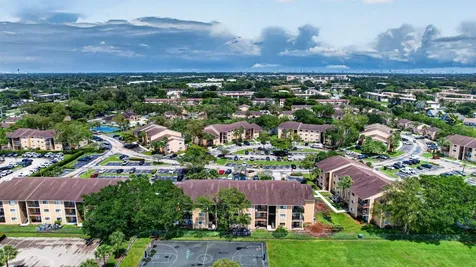 300 Palm Circle W Pembroke Pines FL 33025