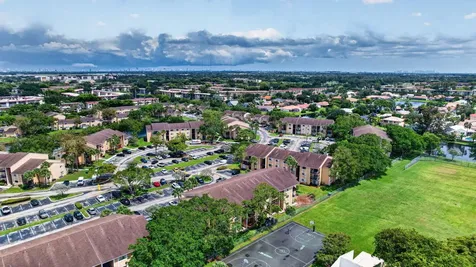 300 Palm Circle W Pembroke Pines FL 33025