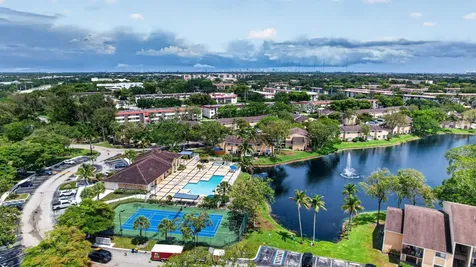 300 Palm Circle W Pembroke Pines FL 33025