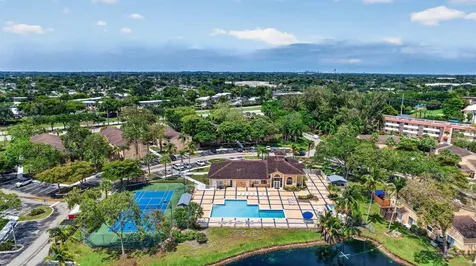 300 Palm Circle W Pembroke Pines FL 33025