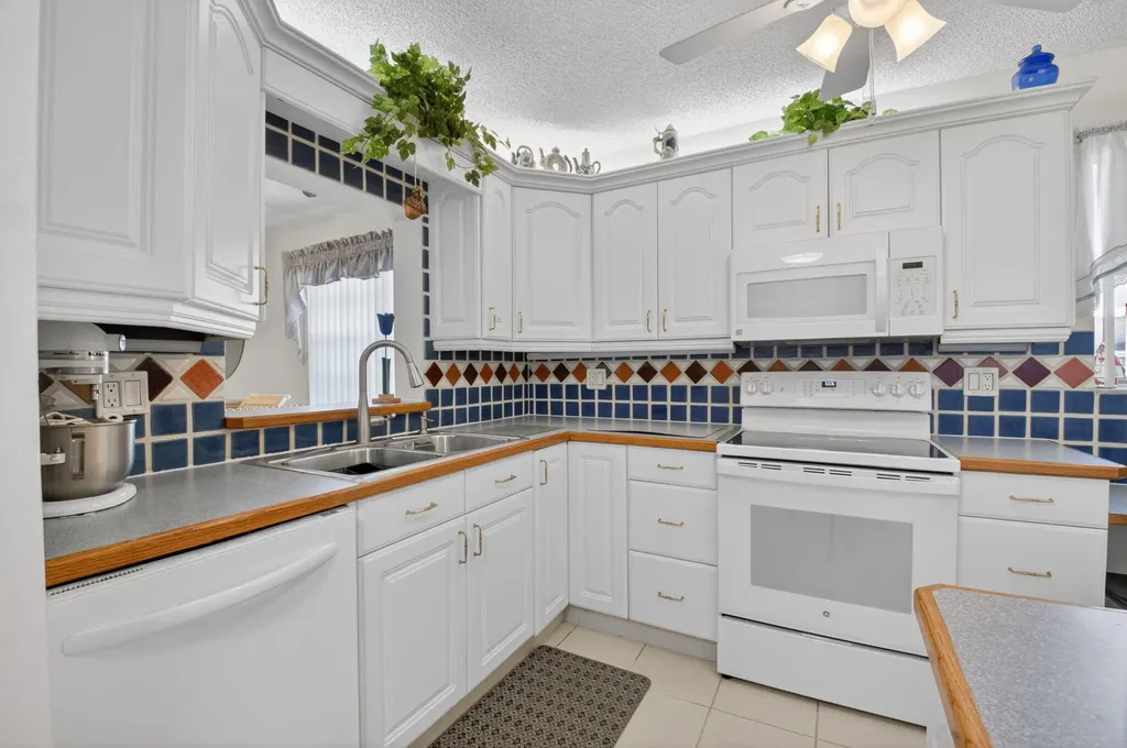 2935 SW 22nd Avenue Delray Beach FL 33445