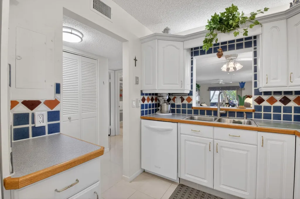 2935 SW 22nd Avenue Delray Beach FL 33445