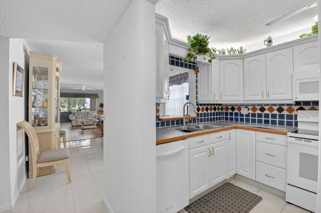 2935 SW 22nd Avenue Delray Beach FL 33445