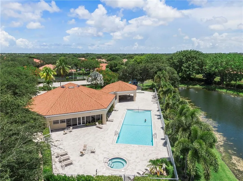 18434 Vía Di Sorrento Boca Raton FL 33496