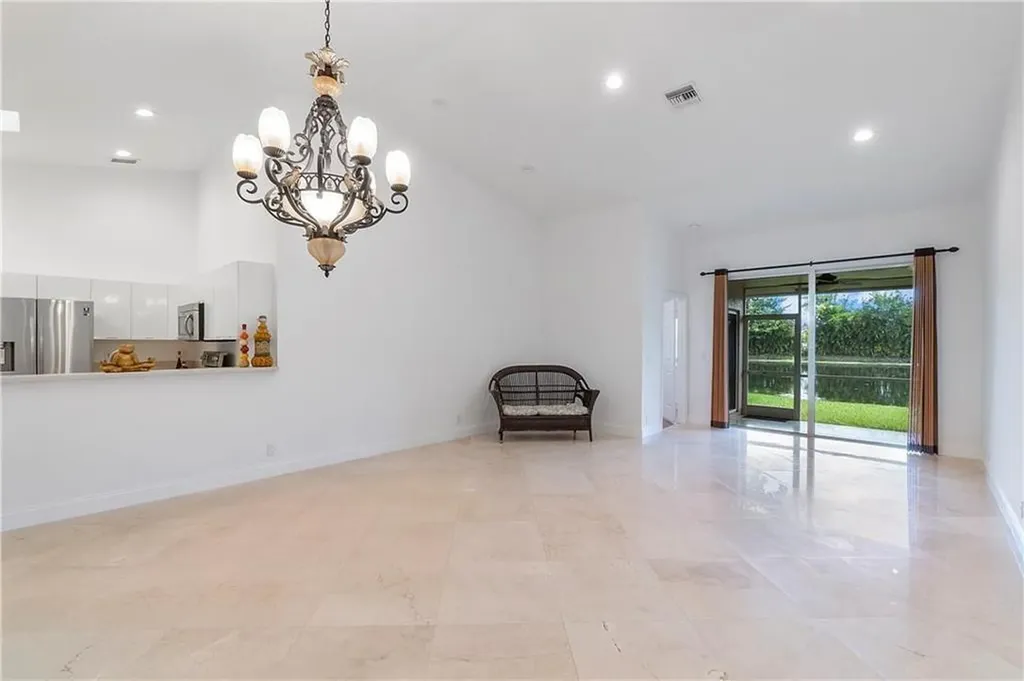 18434 Vía Di Sorrento Boca Raton FL 33496