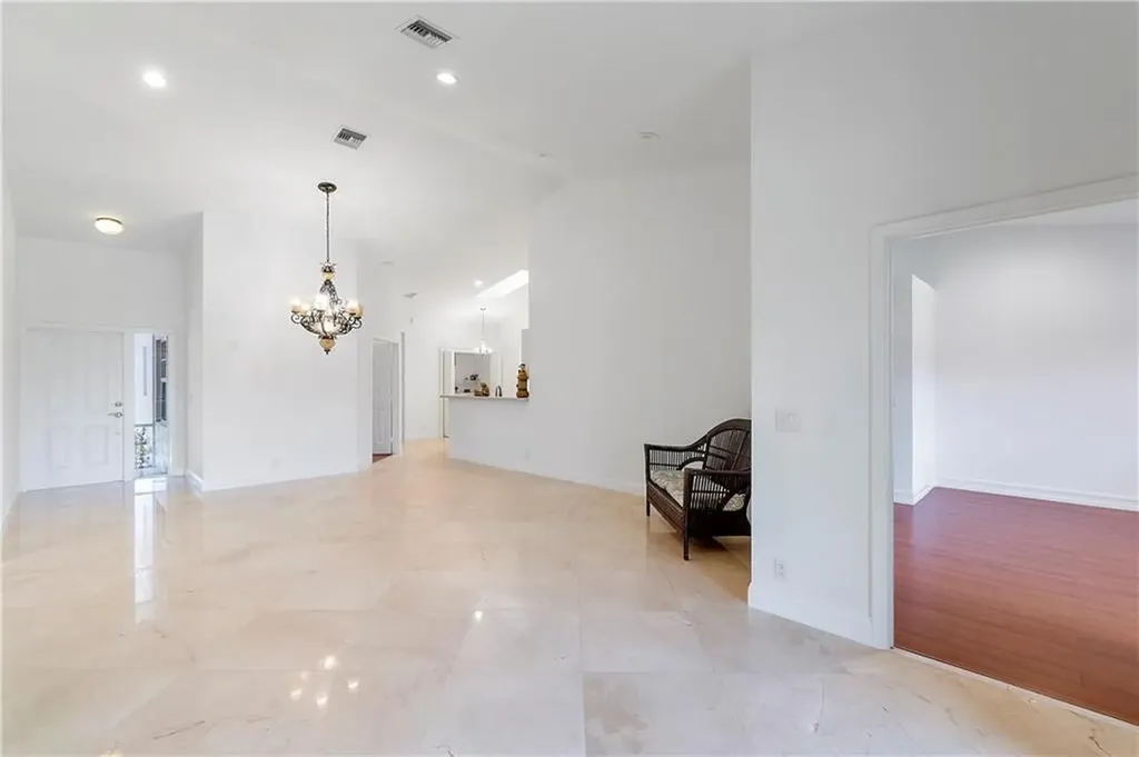 18434 Vía Di Sorrento Boca Raton FL 33496