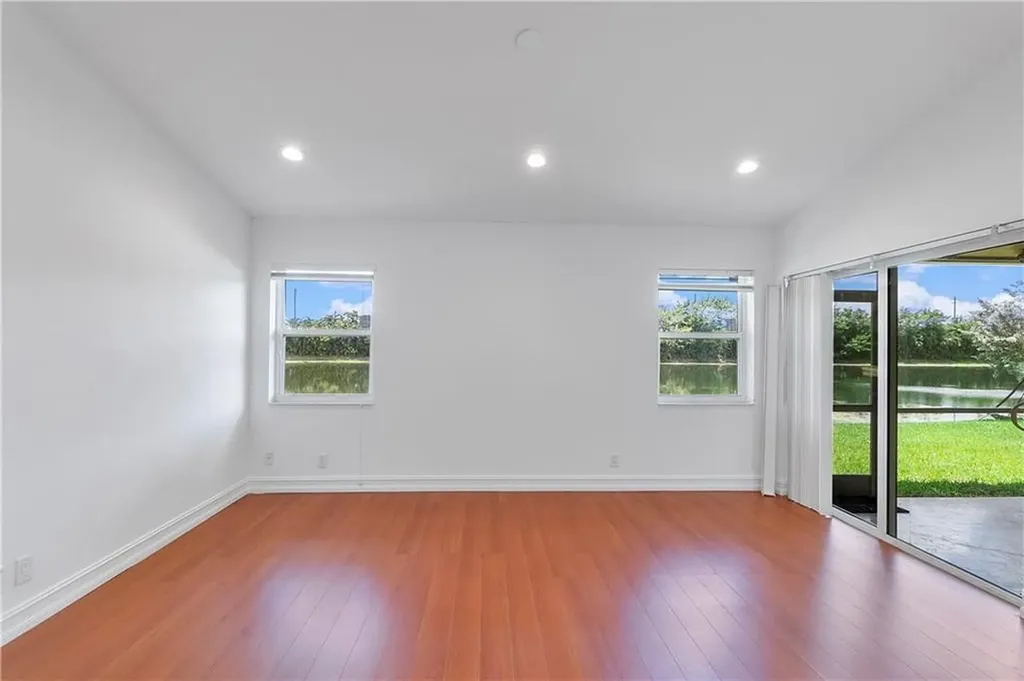 18434 Vía Di Sorrento Boca Raton FL 33496