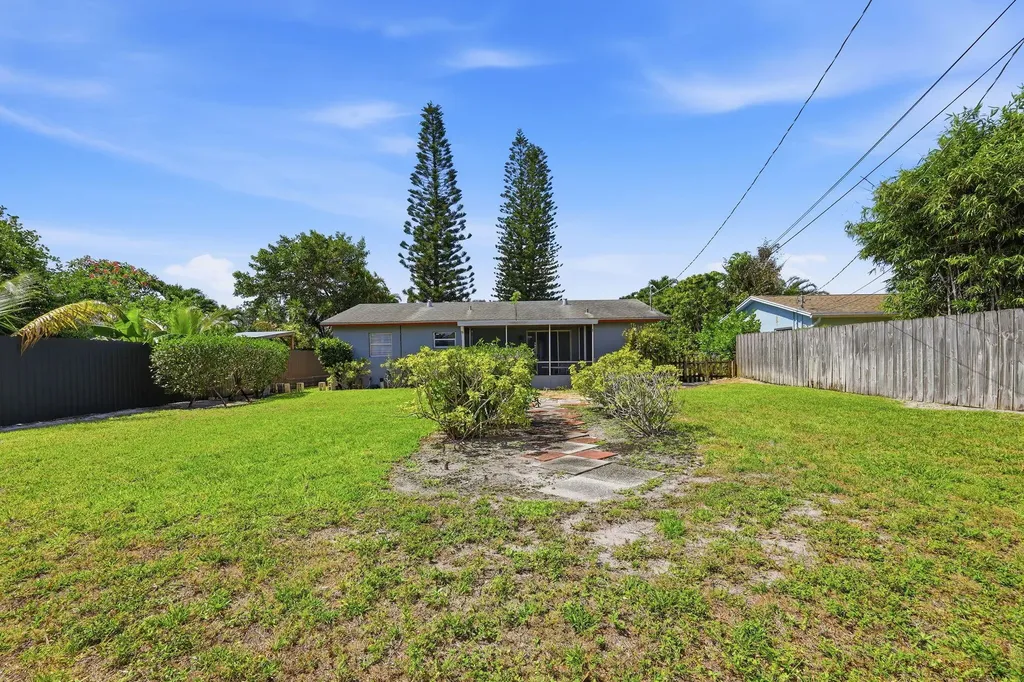 115 SE 11th Avenue Boynton Beach FL 33435