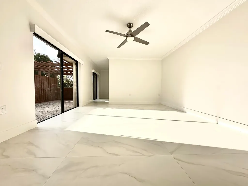 9148 SW 23rd Street Davie FL 33324