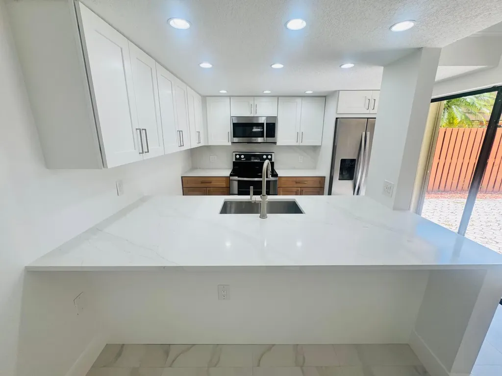 9148 SW 23rd Street Davie FL 33324