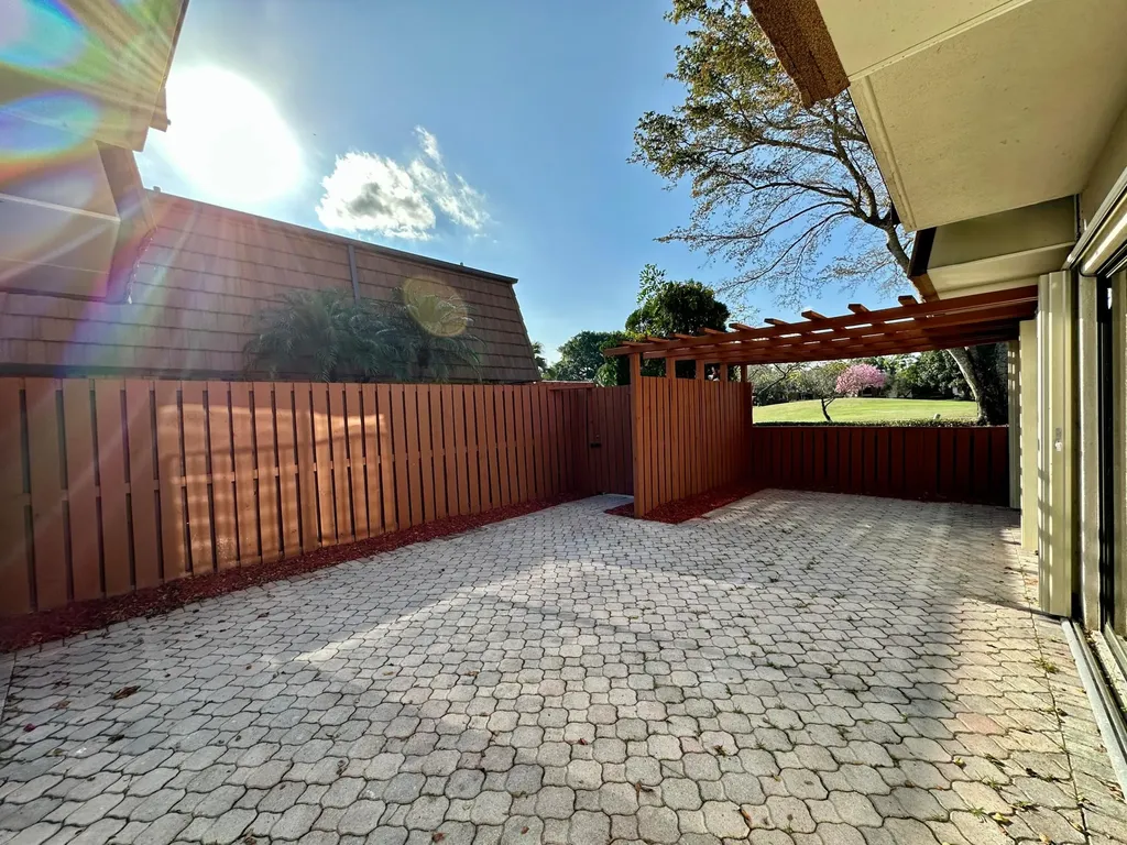 9148 SW 23rd Street Davie FL 33324