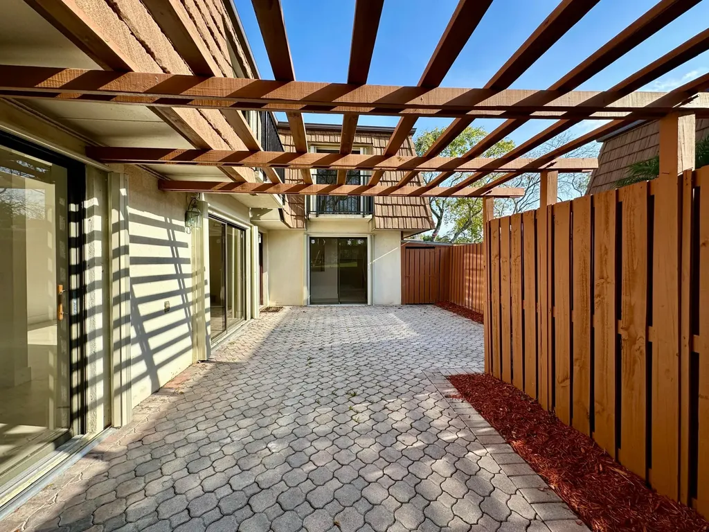9148 SW 23rd Street Davie FL 33324