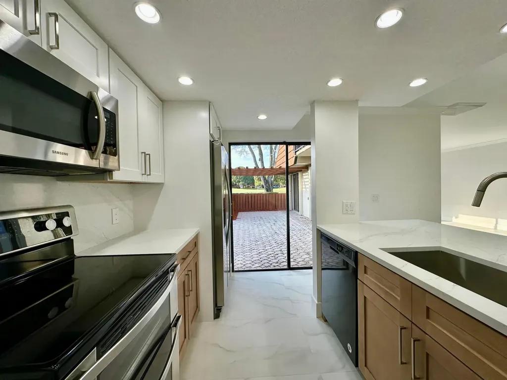 9148 SW 23rd Street Davie FL 33324