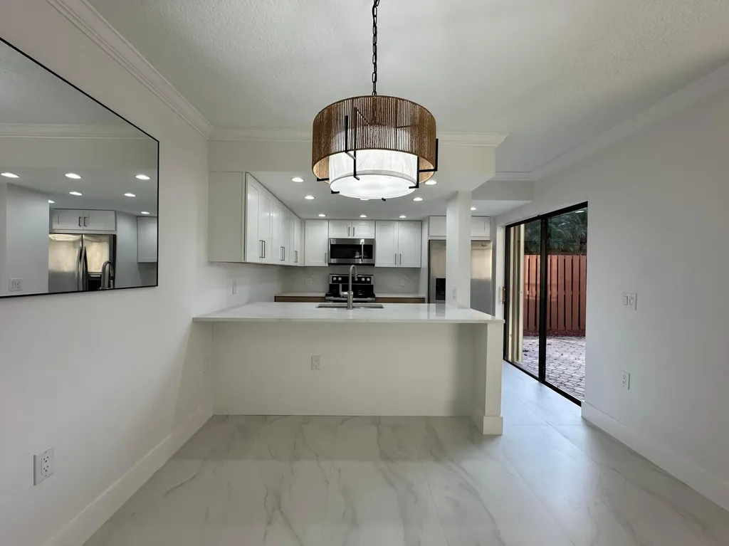 9148 SW 23rd Street Davie FL 33324