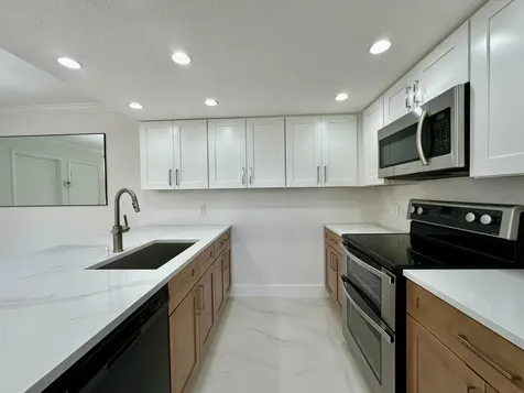 9148 SW 23rd Street Davie FL 33324
