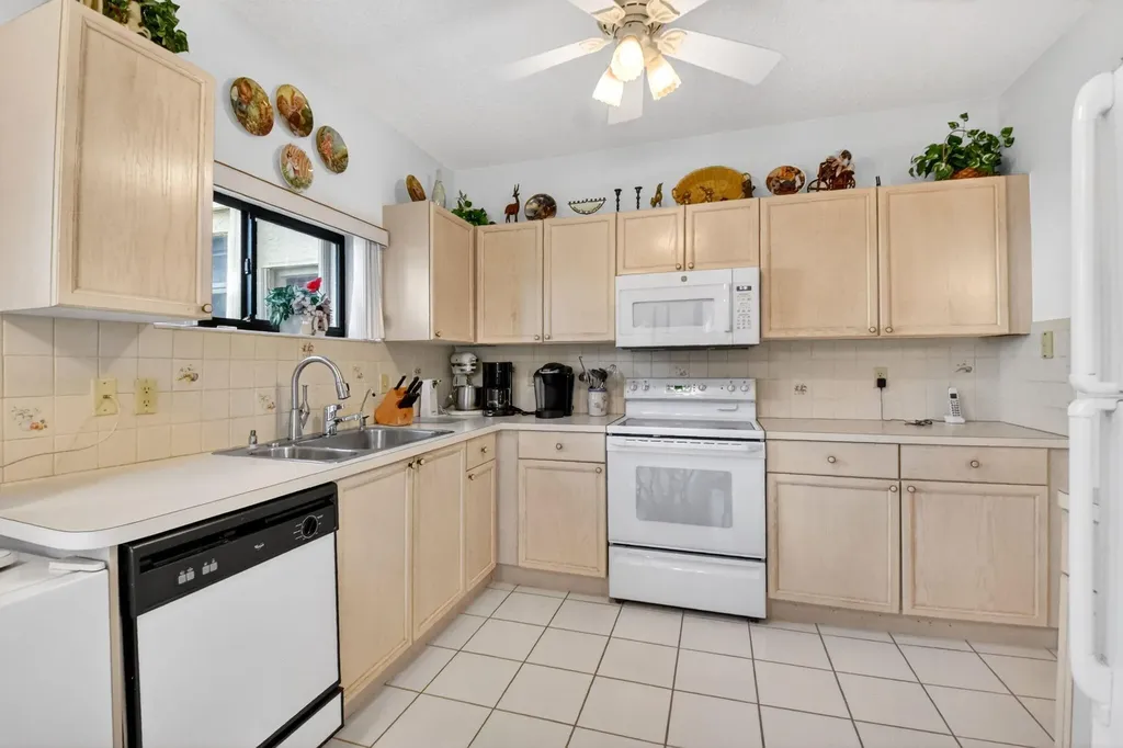 3281 Jog Park Drive Greenacres FL 33467