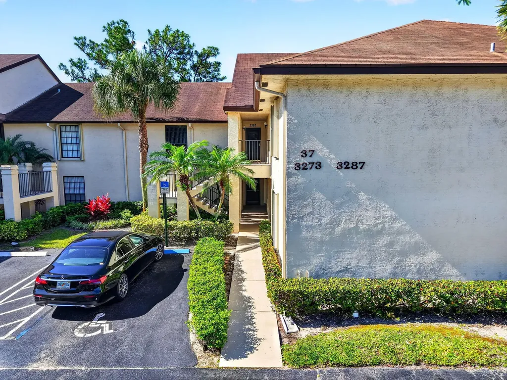 3281 Jog Park Drive Greenacres FL 33467