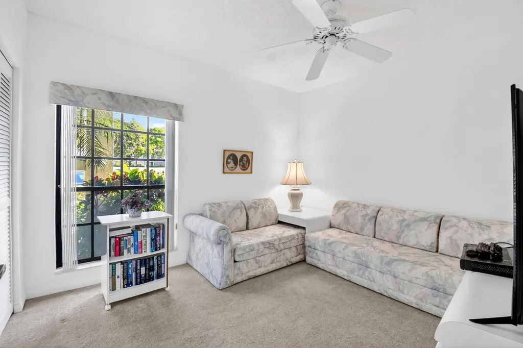 3281 Jog Park Drive Greenacres FL 33467