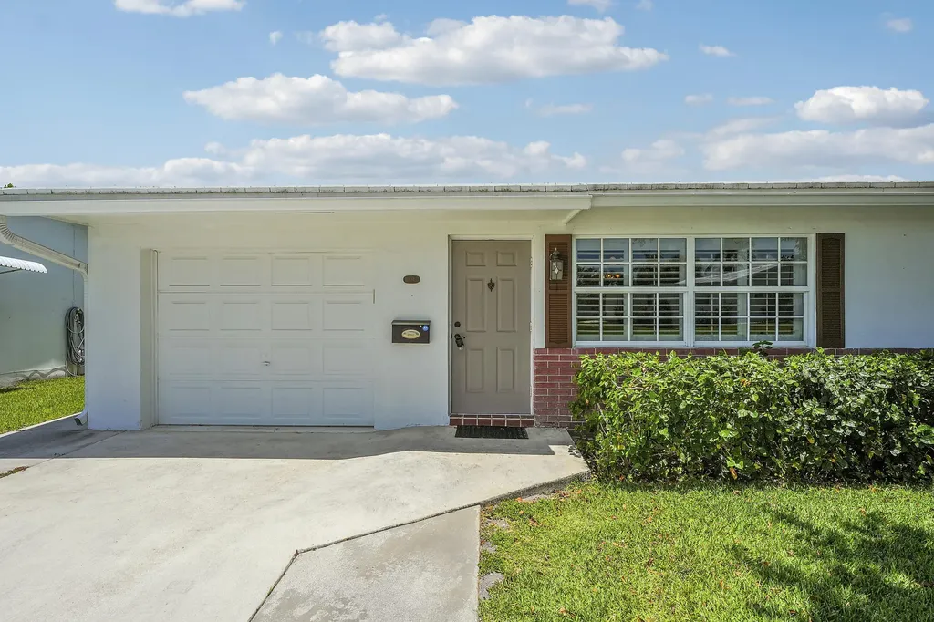 614 SW Golf Drive Boynton Beach FL 33426