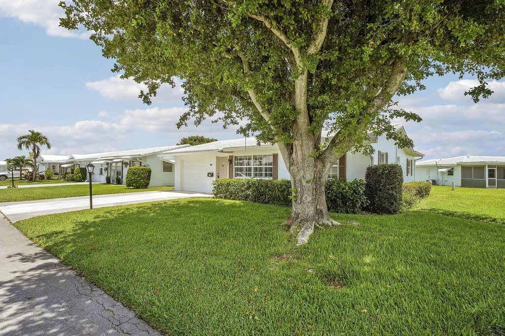 614 SW Golf Drive Boynton Beach FL 33426