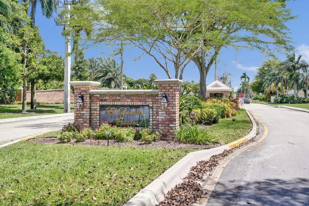 291 SW 75th Terrace Plantation FL 33317