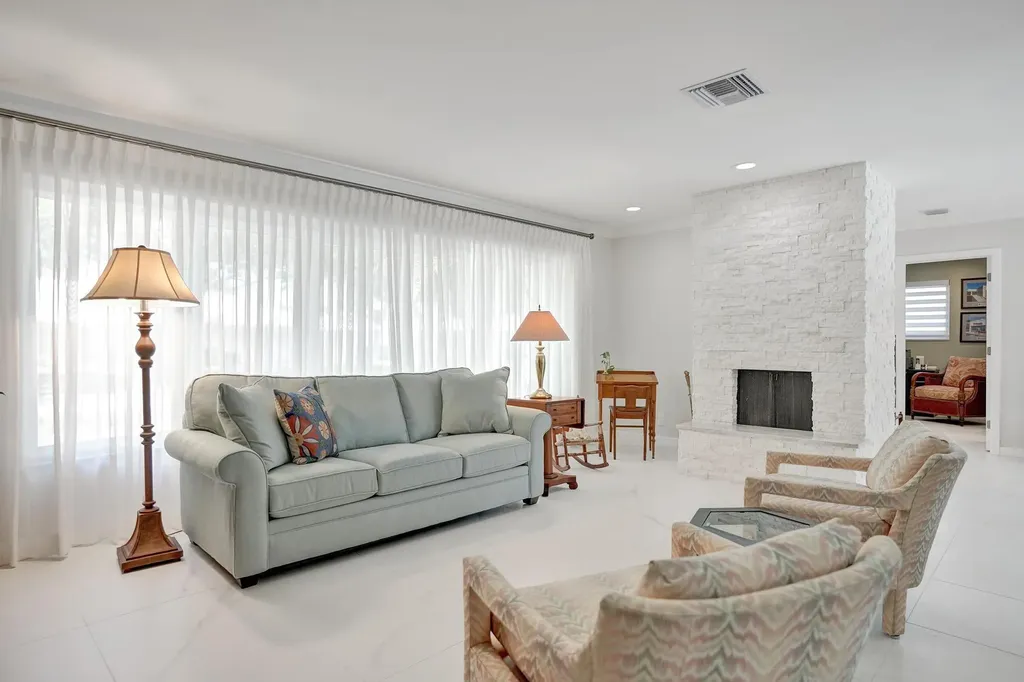 291 SW 75th Terrace Plantation FL 33317