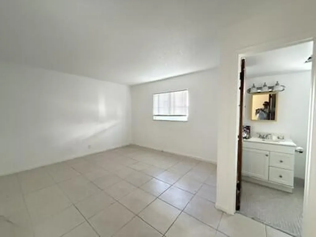 187 Stratford N West Palm Beach FL 33417