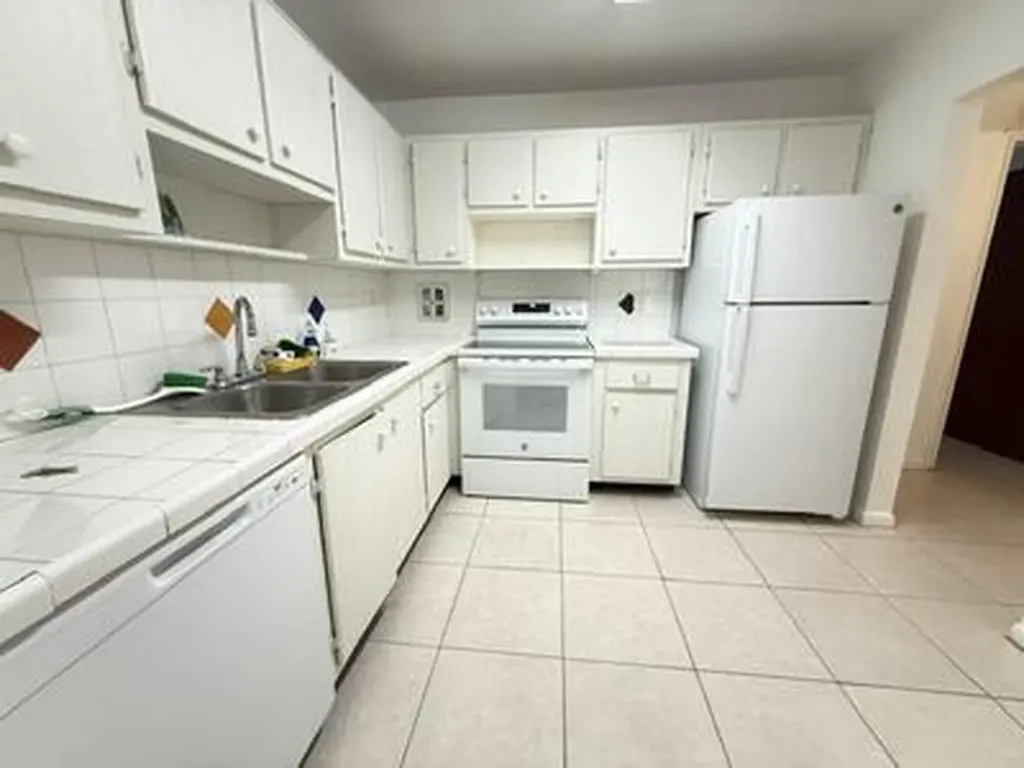 187 Stratford N West Palm Beach FL 33417