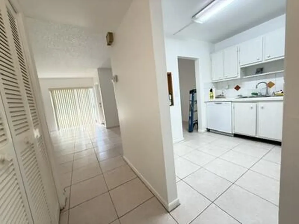 187 Stratford N West Palm Beach FL 33417