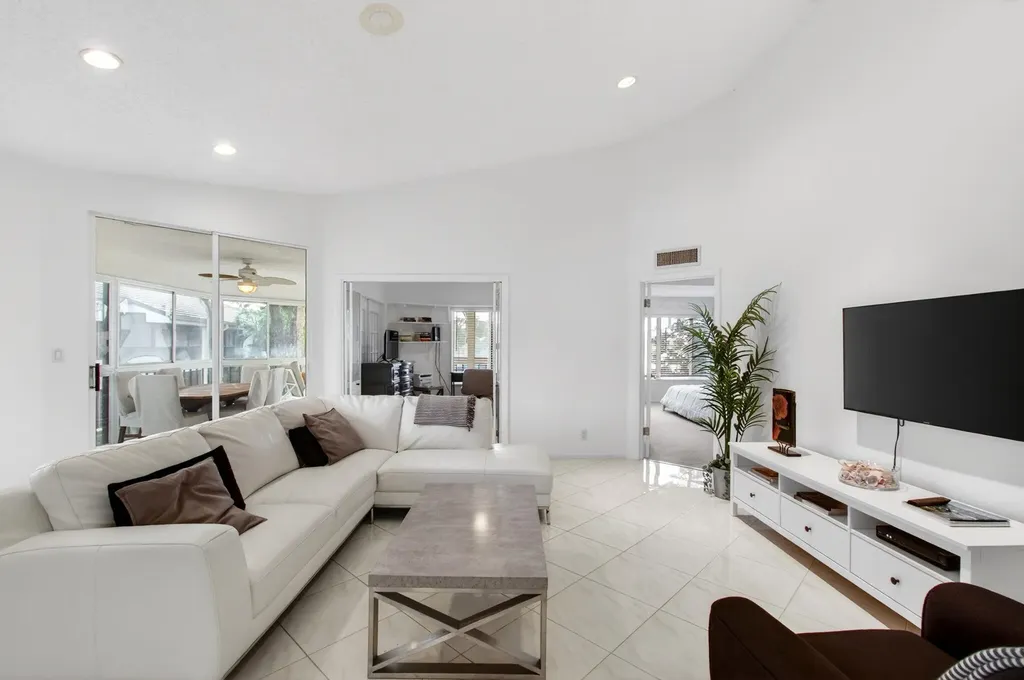 7485 Glendevon Lane Delray Beach FL 33446