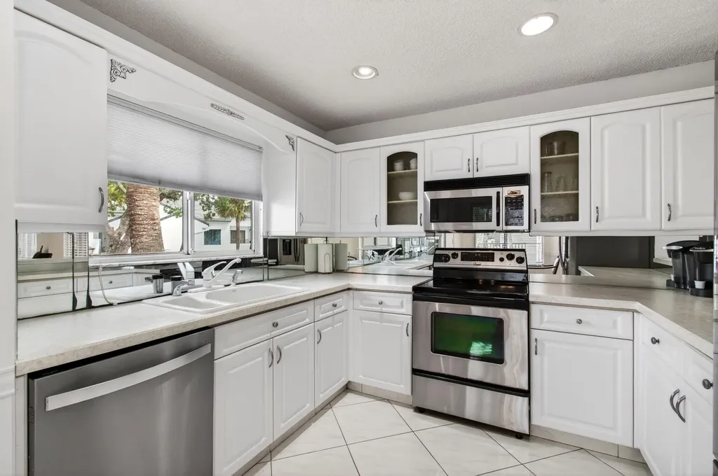 7485 Glendevon Lane Delray Beach FL 33446