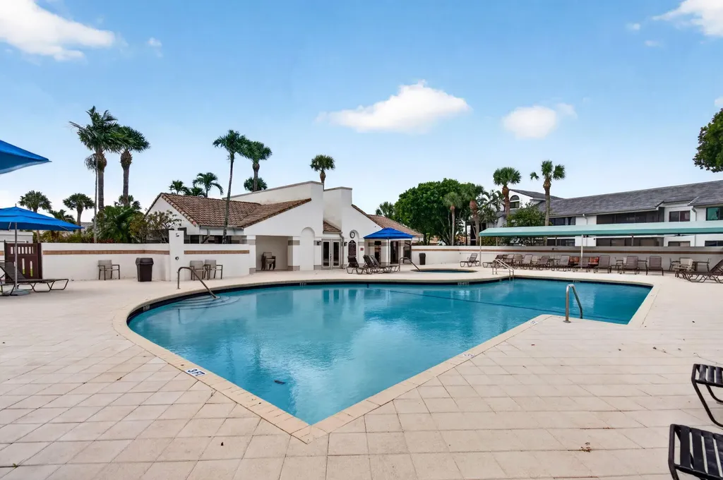 7485 Glendevon Lane Delray Beach FL 33446