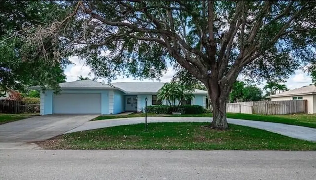 97 W Palm Avenue Lake Worth FL 33467