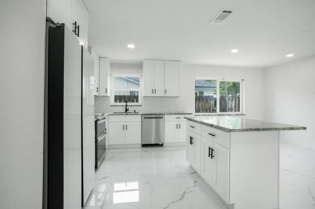 8535 NW 25th Place Coral Springs FL 33065