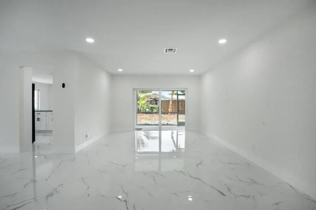 8535 NW 25th Place Coral Springs FL 33065