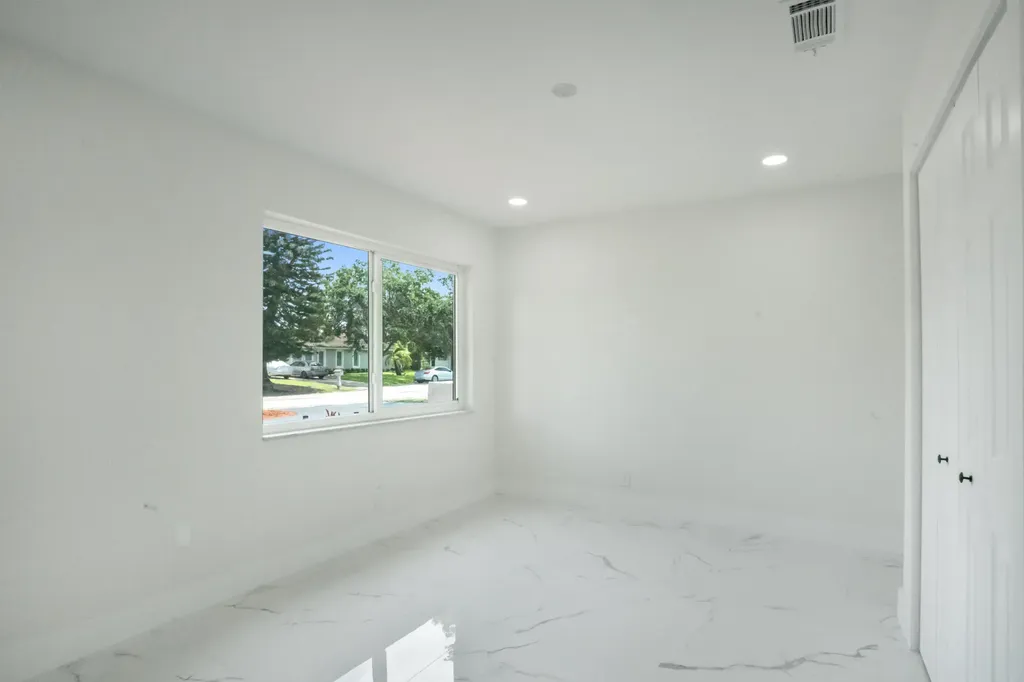 8535 NW 25th Place Coral Springs FL 33065