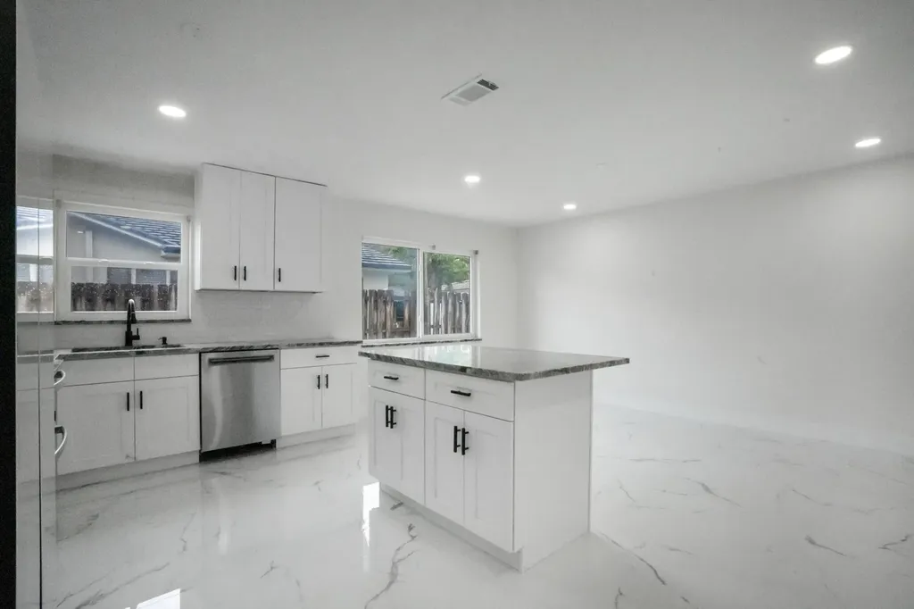 8535 NW 25th Place Coral Springs FL 33065