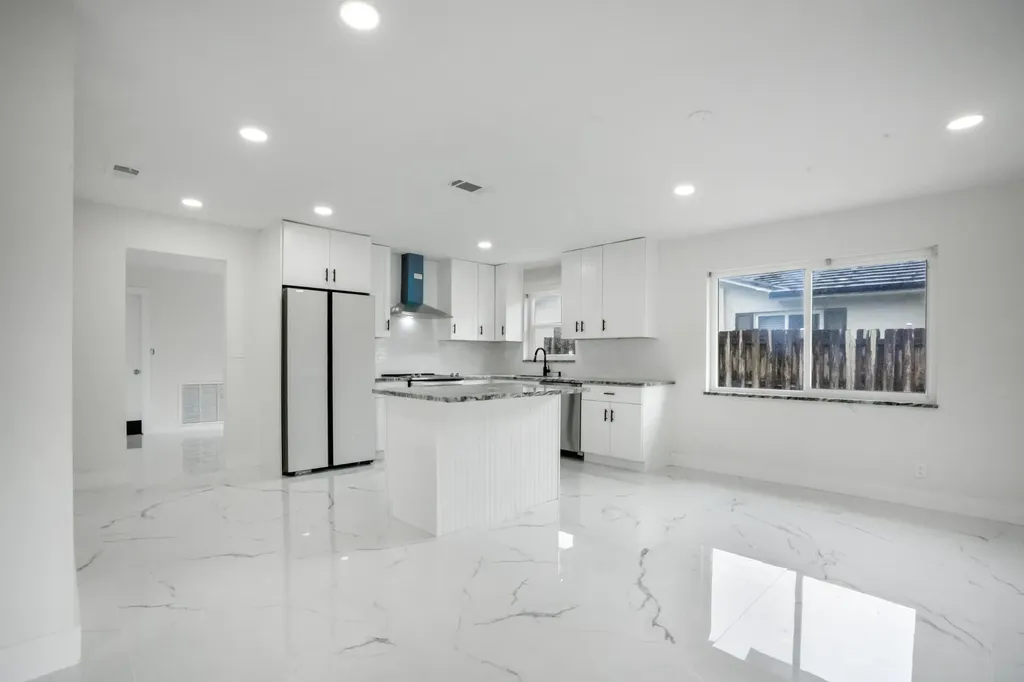 8535 NW 25th Place Coral Springs FL 33065
