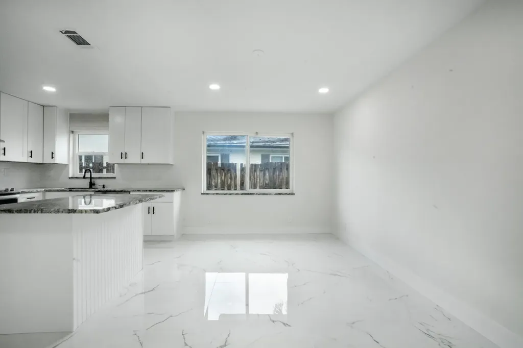 8535 NW 25th Place Coral Springs FL 33065