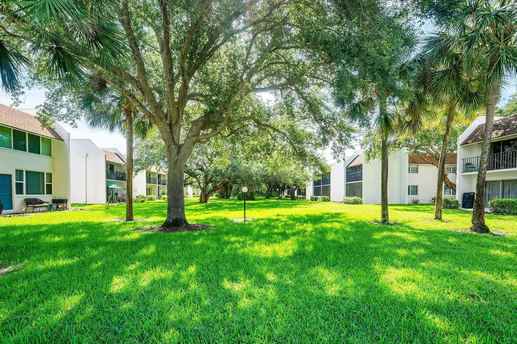 2905 SW 22nd Avenue Delray Beach FL 33445