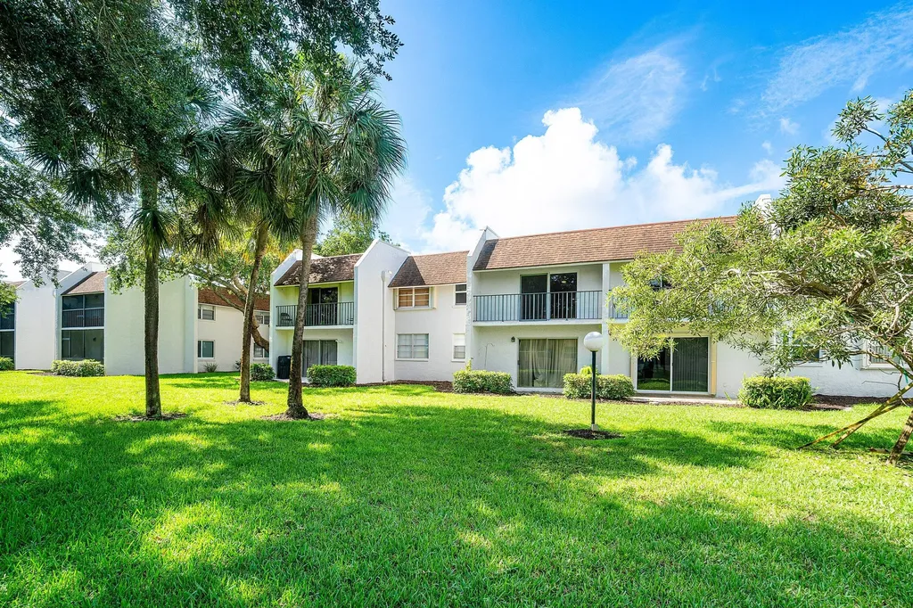 2905 SW 22nd Avenue Delray Beach FL 33445