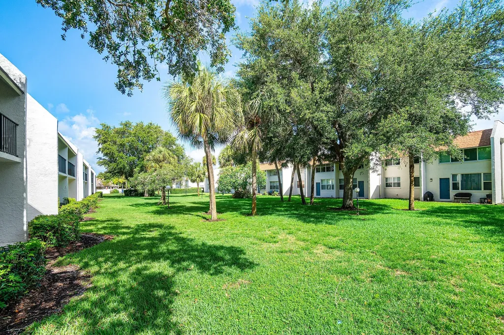2905 SW 22nd Avenue Delray Beach FL 33445